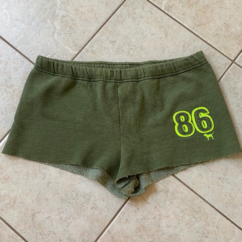 VS PINK - Green shorts